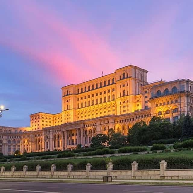 Bucharest Scavenger Hunt & Highlights Self-Guided Walking Tour
