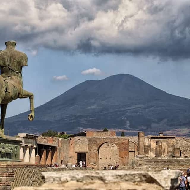 POMPEII & VESUVIUS Tour from Naples - Group Tour