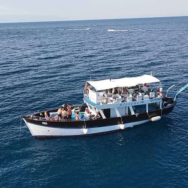 Boat excursion with lunch on board to discover Ischia