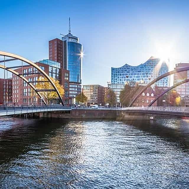 Privé transfer van Amsterdam naar Hamburg, 2 uur stop in Giethoorn