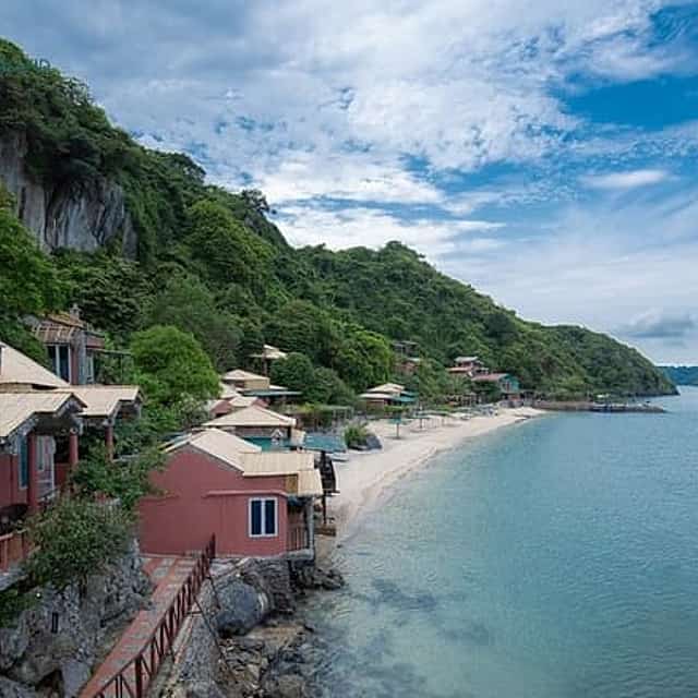 1 Night on Party Cruise & 1 Night in Seaview Bungalow Halong Bay