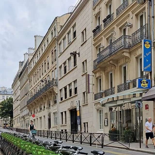 Full-Day Private Tour in Paris with Pick Up