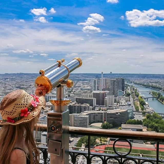 OT Paris Eiffel Tower 2nd Level German Guided Tour with Ticket For Summit