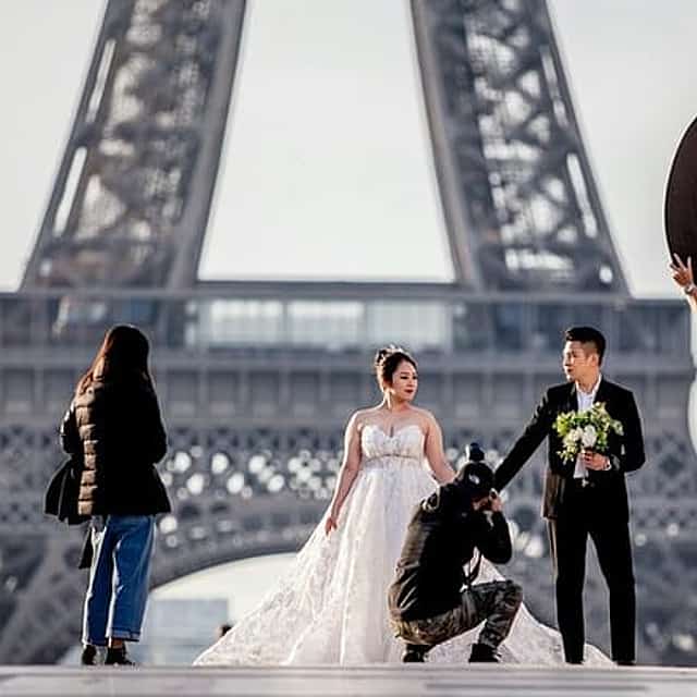 Lunch at Eiffel Tower with Hotel Pick Up and Private Photoshoot
