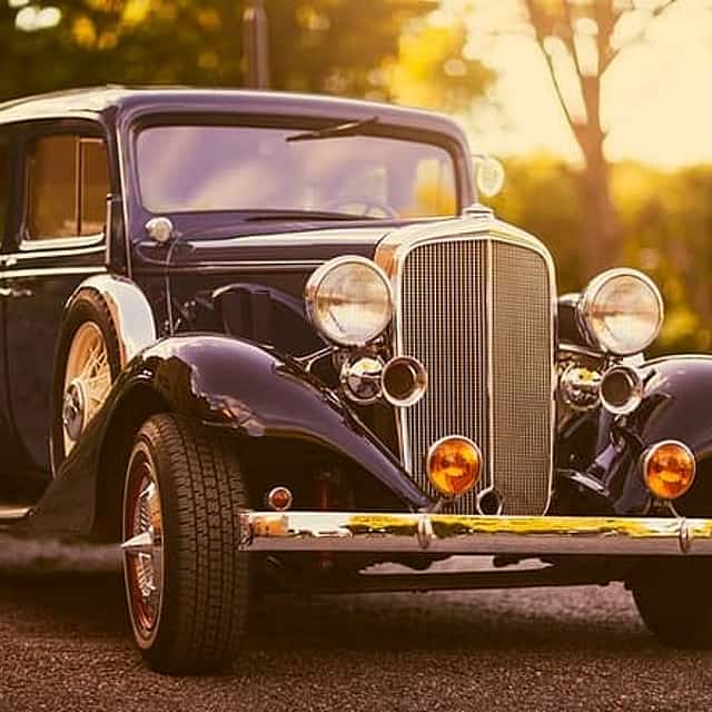Half Day Paris Tour in Vintage Car & Moulin Rouge
