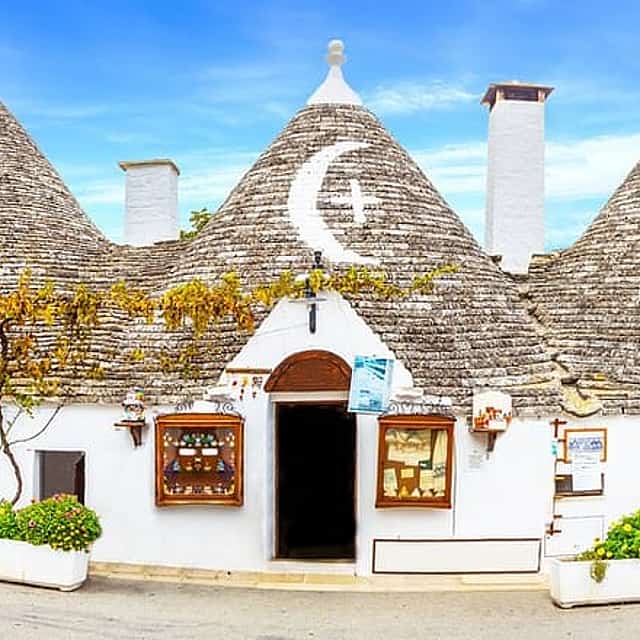 Private Transfer: Naples to Alberobello, 2h for sightseeing stop