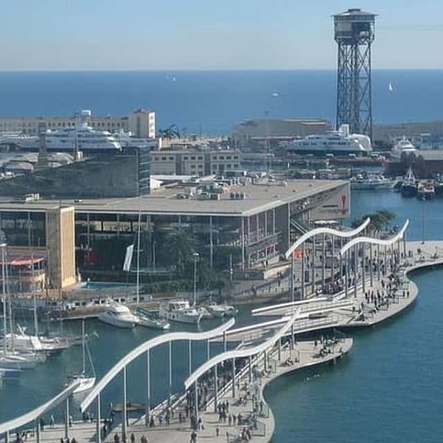 Barcelona Tour Contrasts 4 hours -Reduced group pick up hotel from Barcelona