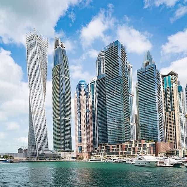 Visite privée d'Abu Dhabi à Dubaï avec un arrêt de 4 heures en chemin