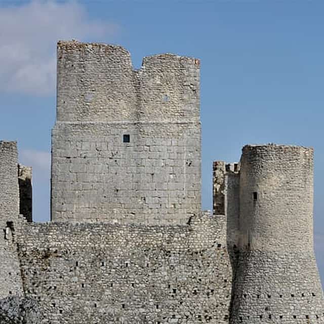 Discover medieval Abruzzo: Rocca Calascio Castle and Santo Stefano di Sessanio with typical Abruzzo lunch.