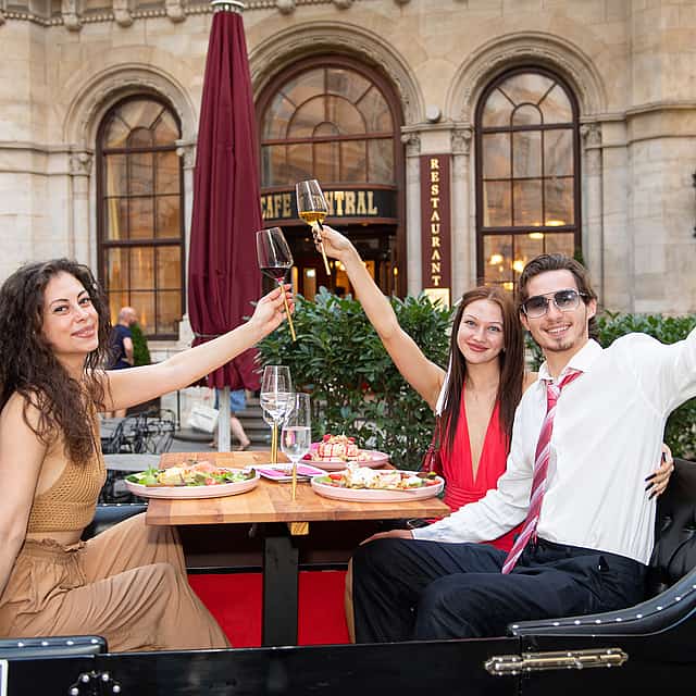 Wiedeńskie zwiedzanie miasta i wykwintny lunch w klasycznym oldtimerze