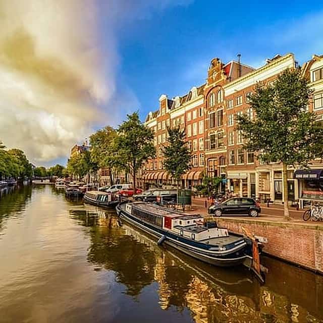 Private Transfer from Berlin to Amsterdam with 2h of Sighseeing