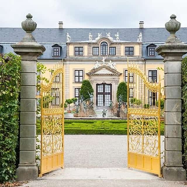 Private Transfer from Hamburg to Hannover with 2h of Sightseeing