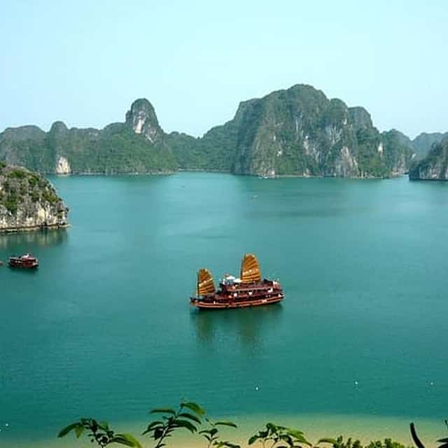 3-Day Halong Bay Cruise with Round-trip Transfer From Hanoi