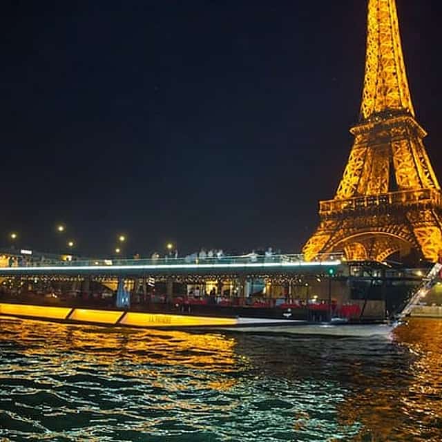Louvre to Seine River Cruise Private Tour with Airport Pick up