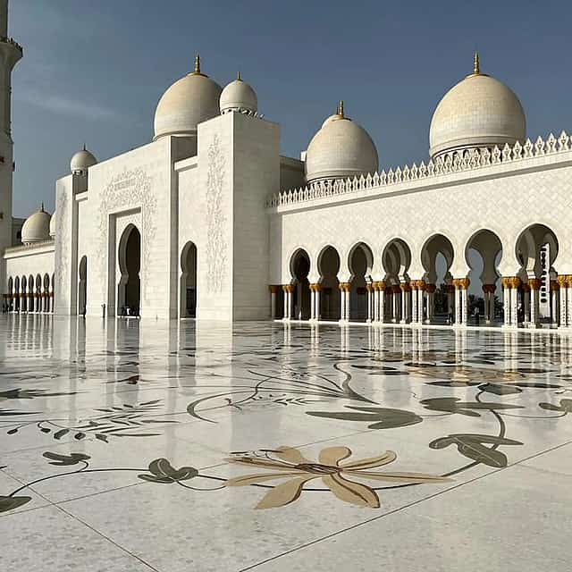 Fabulous Abu Dhabi: Sightseeing Tour from Sharjah
