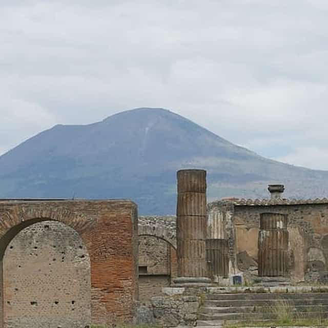 Pompeii and Vesuvius - VIP Tour/Small Group with Lunch