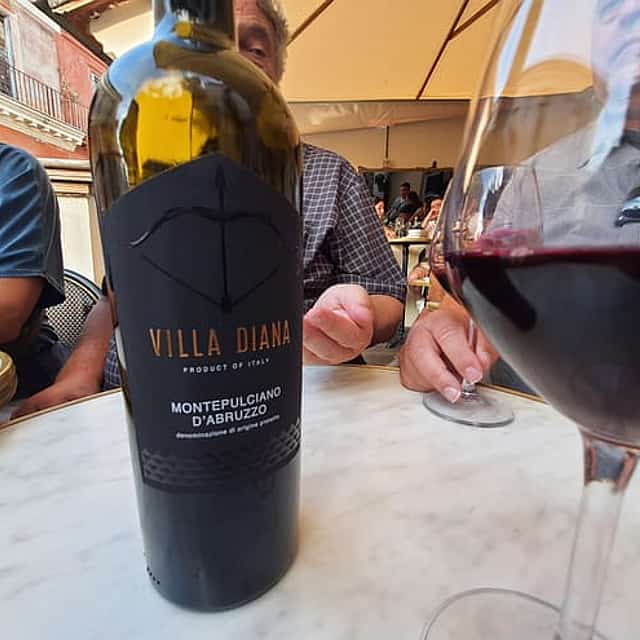 Degustazione di vini e tour gastronomico al mercato Vaticano e Trionfale