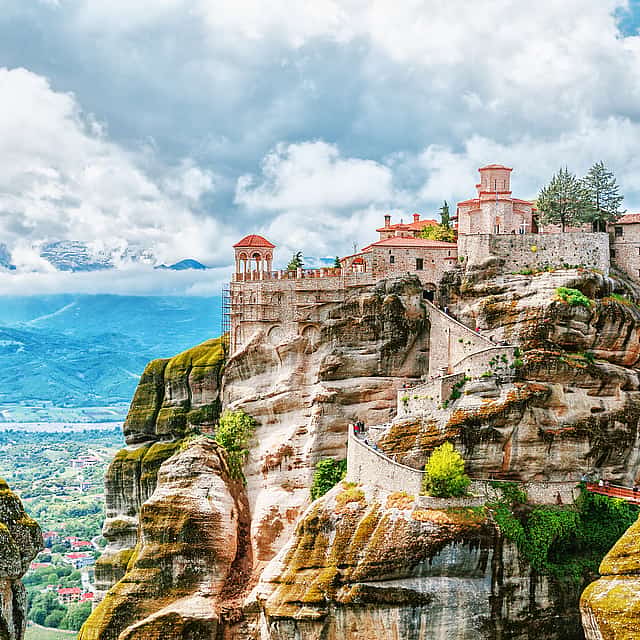 Meteora Private Full-day Tour from Thessaloniki by Train