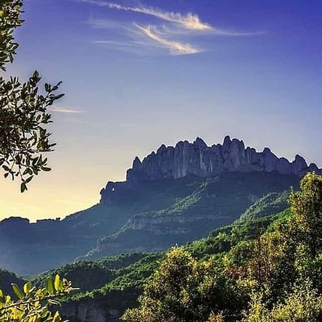 Montserrat & tour contrasts Barcelona - From Barcelona