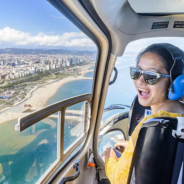 Barcelona 360: Helikopter Uçuşu, Özel Yürüyüş Turu ve Tekne Gezisi"