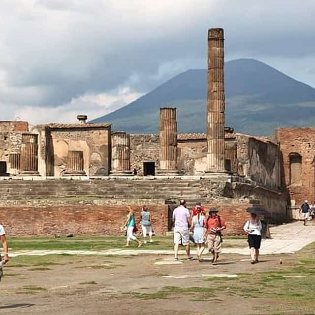 Pompeii & Herculaneum - Skip the line from Sorrento