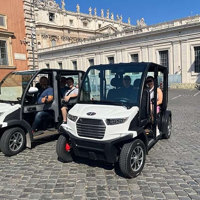 Private Golf Cart Tour of Rome City Center with Local Driver and Photo Stops
