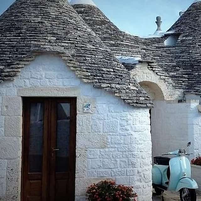 Round trip tour from Naples to Alberobello with a 2-hour visit