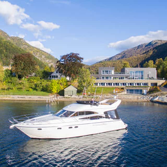 Folgefonna glacier yacht cruise + VIP car transport