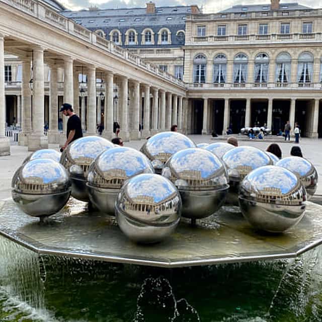 Paris Private Full Day 7 Iconic Sights City tour by Mercedes.