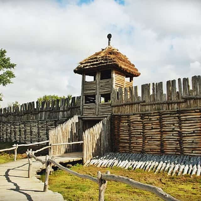 Wielkopolska Treasures: Gniezno - Biskupin - Wenecja - PRIVATE tour from Poznan (8h)