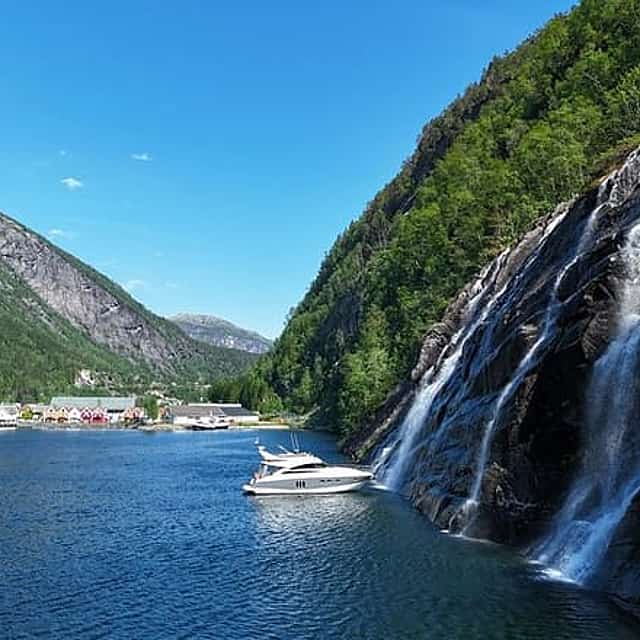 Private yacht Fjord and waterfalls cruise to Modal / Mostraumen