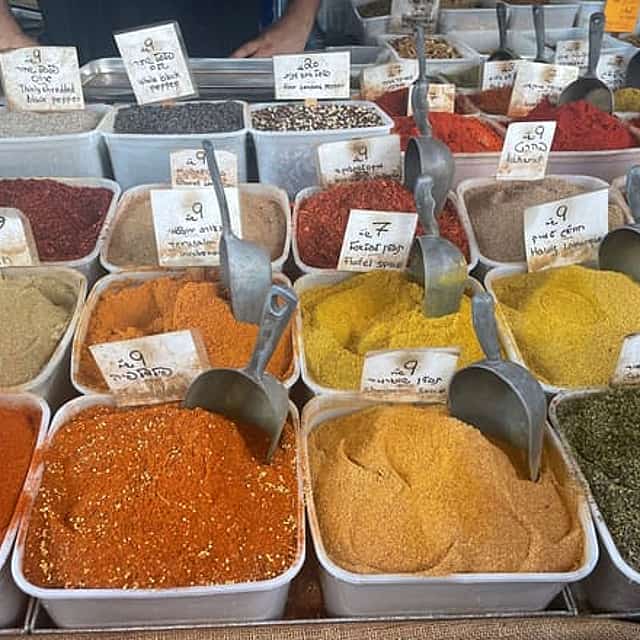 Tel Aviv: Carmel Market and Neighborhood Guided Walking Tour