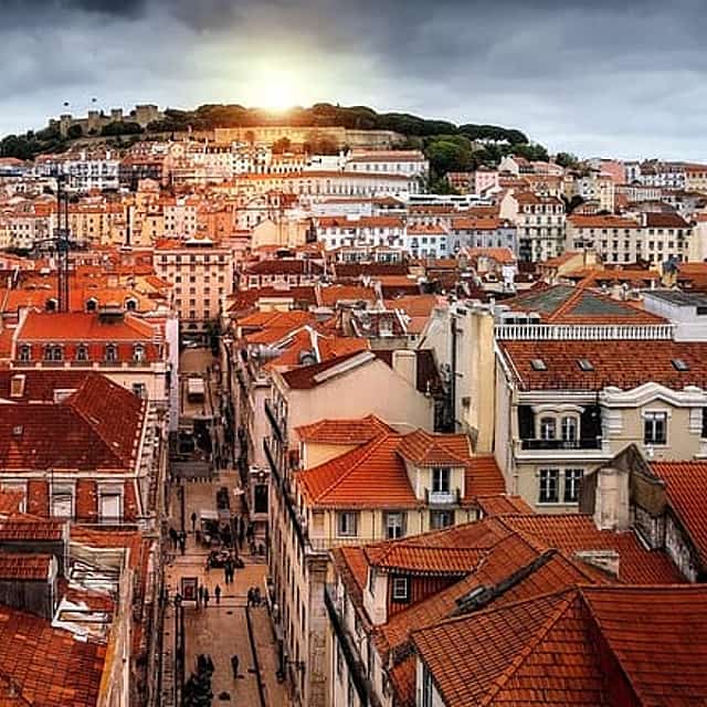 Private Car Transfer from Braga to Lisbon with 2 hours for sightseeing