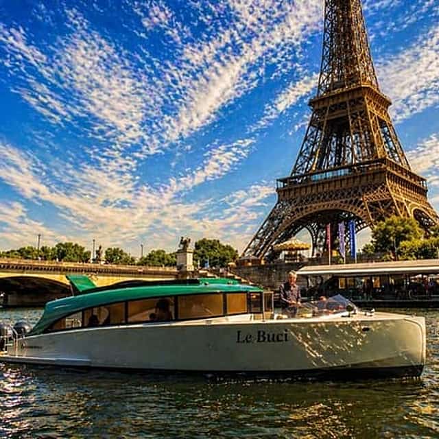Private VIP cruise with champagne tasting and macaroon
