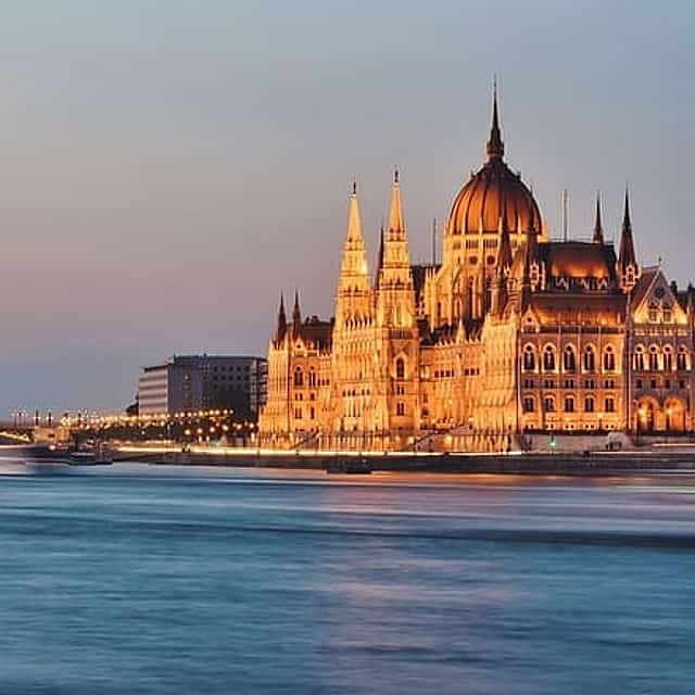 Prague to Budapest - Private Transfer with 2 hours of Sightseeing