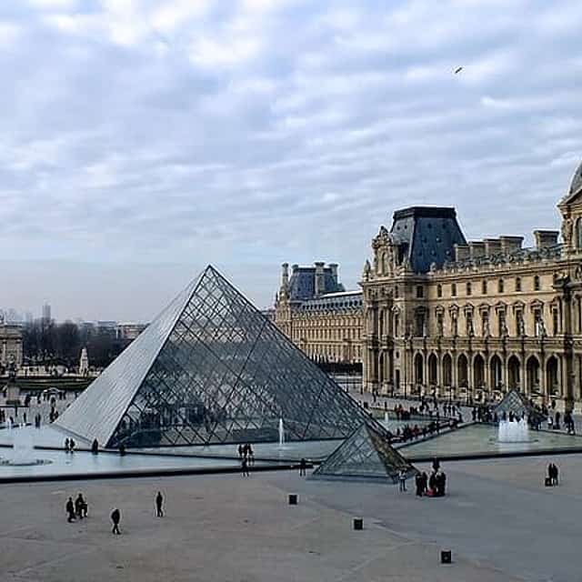 Eiffel tour with Private hotel pick up and Champ de Mars.