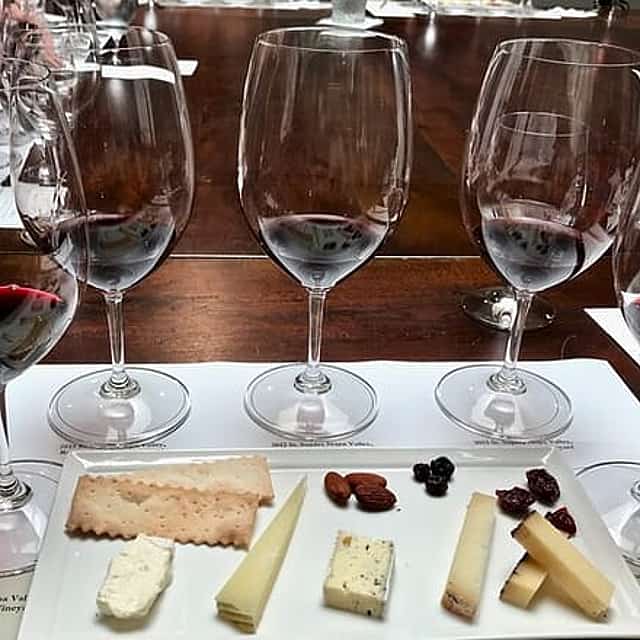 Montmartre Cheese and Wine tasting Walking Tour