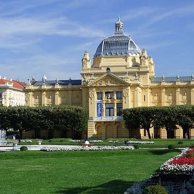 Private Transfer from Ljubljana to Zagreb with 2h of Sightseeing