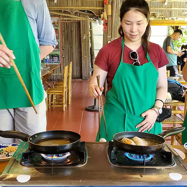 Clase de cocina y crucero por el río en Hoi An

