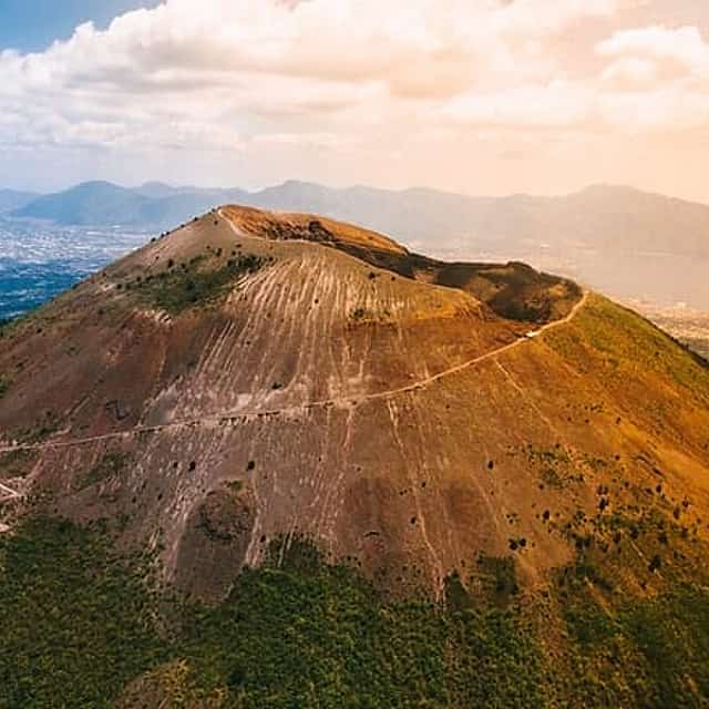 Private Transfer: Naples to Sorrento, 2h in Vesuvius or Pompeii