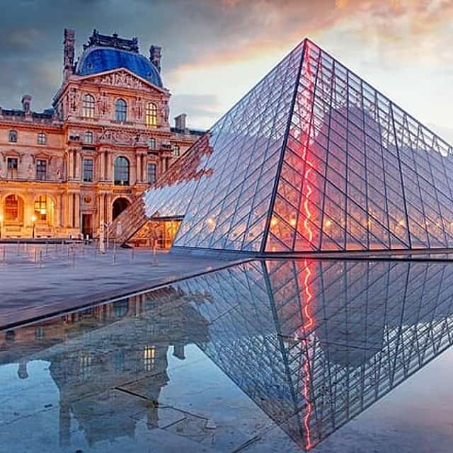 Full Day Tour in Paris with Louvre and Wine Tasting