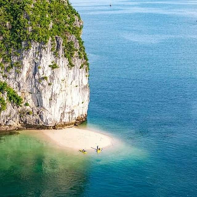 3-Hour Private Yacht Discover the Spectacular of Ha Long Bay