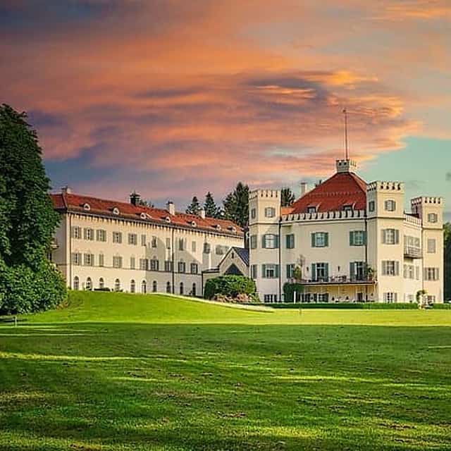 Private tour in Dachau and Starnberg from Munich
