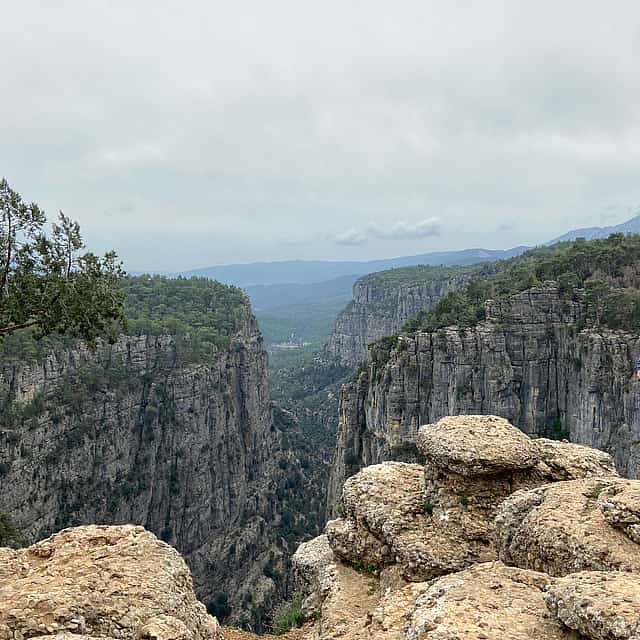 Tazı Canyon: a Flight over the Abyss and Rafting