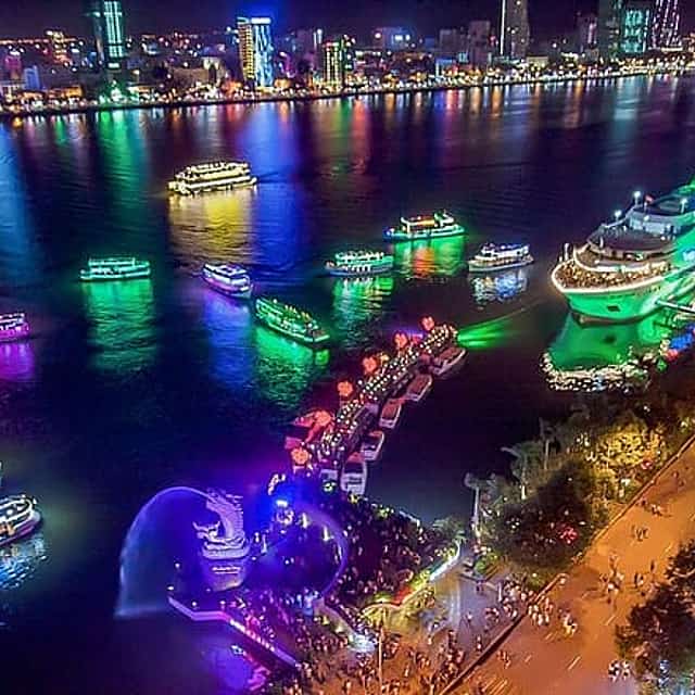 岘港私人夜游:市场、美景和河流巡游