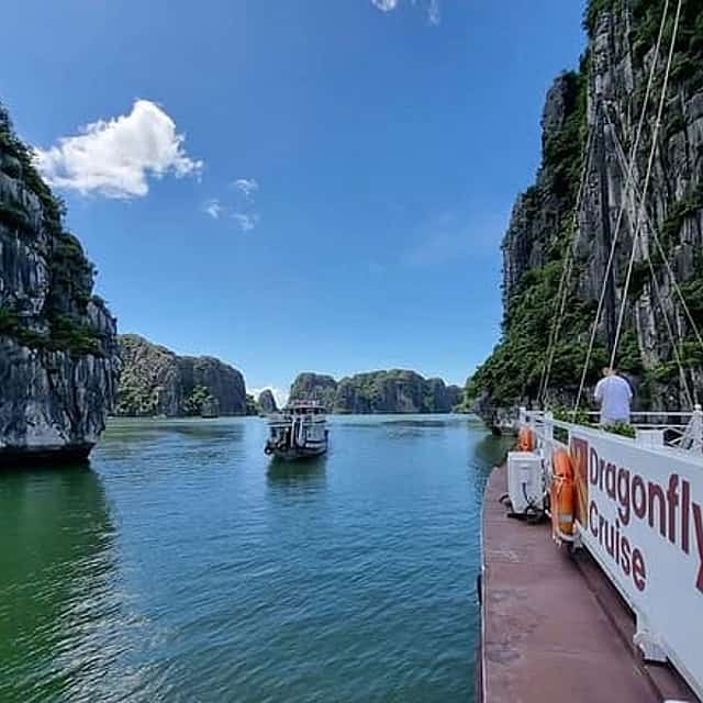 Halong Bay Shore Excursion: 4 Hours Cruise, Lunch, Tickets & Cave