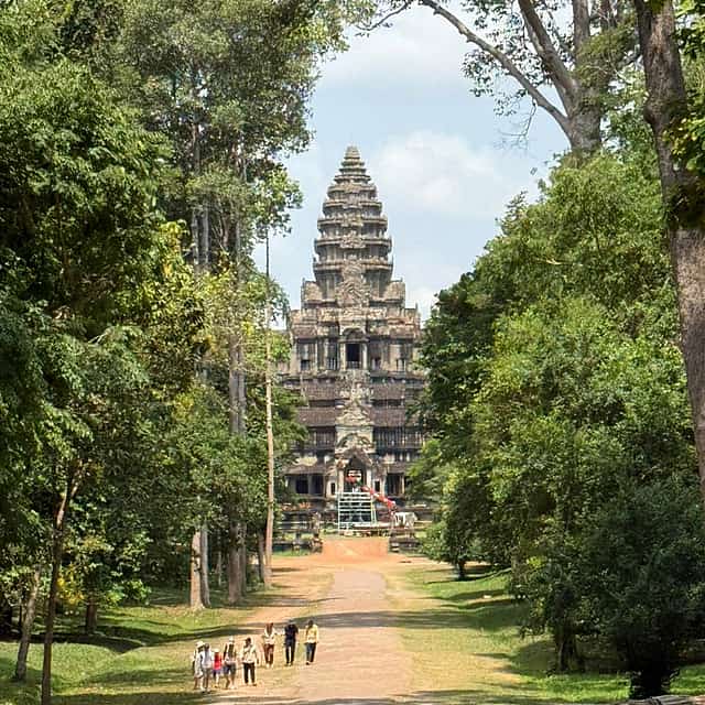 Private Bicycle Trip in the Ruined Temples