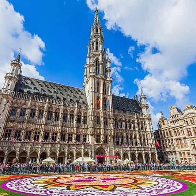 Privé transfer van Amsterdam naar Brussel, 2 uur stop in Rotterdam