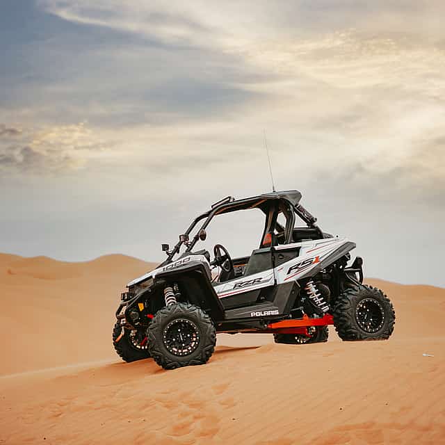 Dubai: 30-minütige Dünenbuggy-Safari in den Roten Dünen mit BBQ-Dinner
