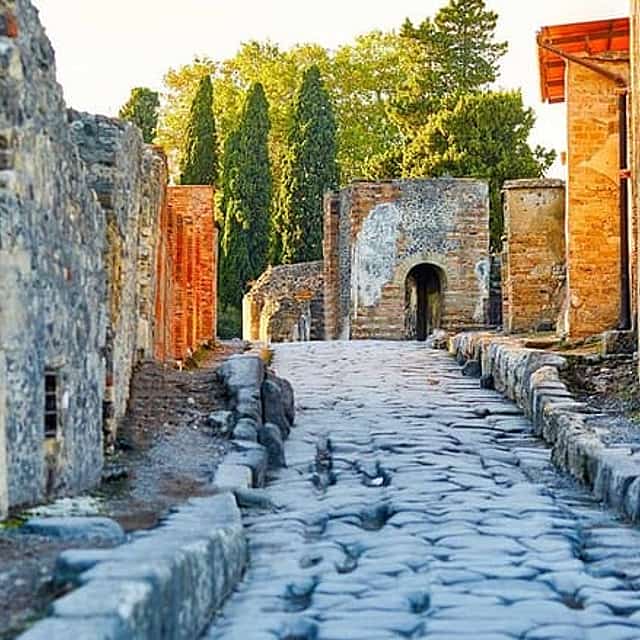 Full Day Private Tour Naples to Sorrento and Pompeii